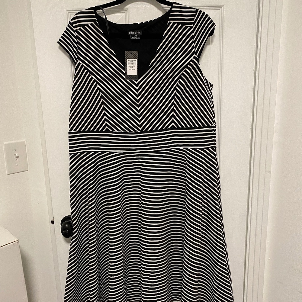 City Chic - Chevron Stripe Black & White Dress - Size M/18